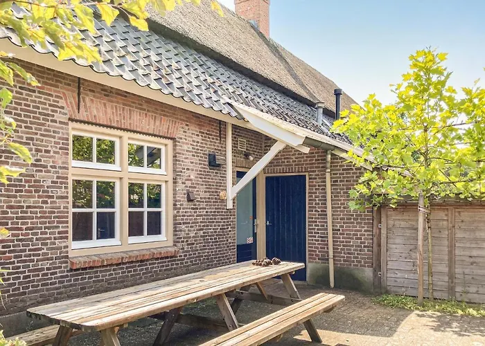 2 Bedroom Awesome In Loon Op Holiday home *