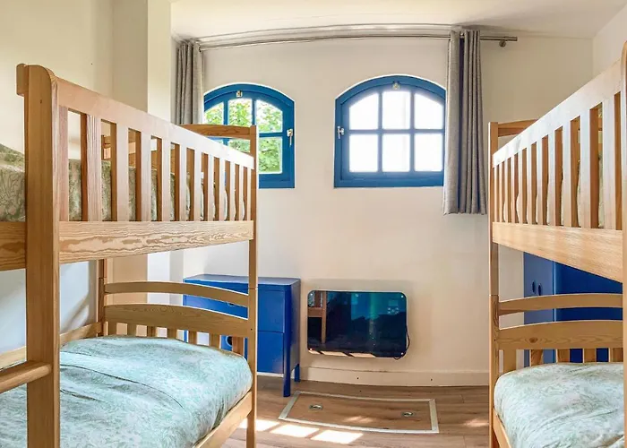 2 Bedroom Awesome In Loon Op Holiday home Loon op Zand