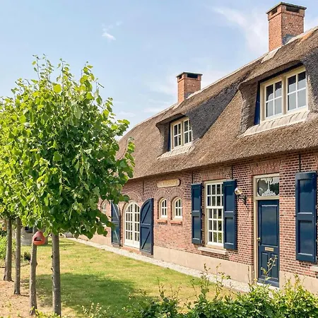 2 Bedroom Awesome In Loon Op Дом отдыха Loon op Zand
